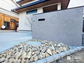 塗り壁門柱でつくる上質な玄関まわり[施工後]