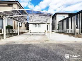 白を基調に一新した駐車拡張リフォーム工事