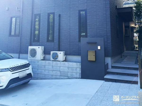 ダークカラーの塗装で仕上げた造作門柱ポイントの新築外構工事