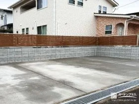 土留めフェンスと駐車スペース[施工後]