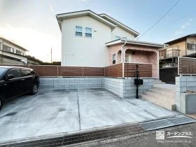 高低差を活かした安心設計。駐車も帰宅も整う洋風新築外構