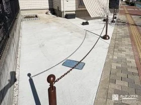 土間コンクリートを打設して平らに整えた前庭[施工後]