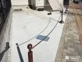 土間コンクリートを打設して平らに整えた前庭