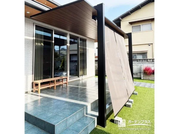 木目天井が広げる、上質テラス空間の外構リフォーム工事