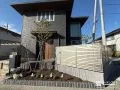 目隠しフェンスと花壇で敷地を区切り整えた外構リフォーム工事