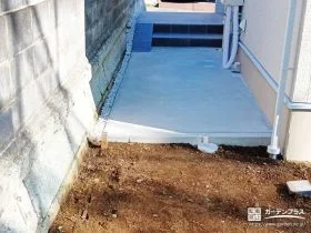 ポーチ反対側の駐輪スペース[施工後]