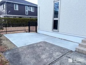 玄関前を駐輪スペースとして活用できる土間コンクリート打設工事