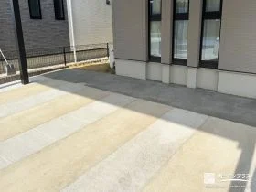 既存コンクリートとの差が目立たないよう仕上げたスリット工事