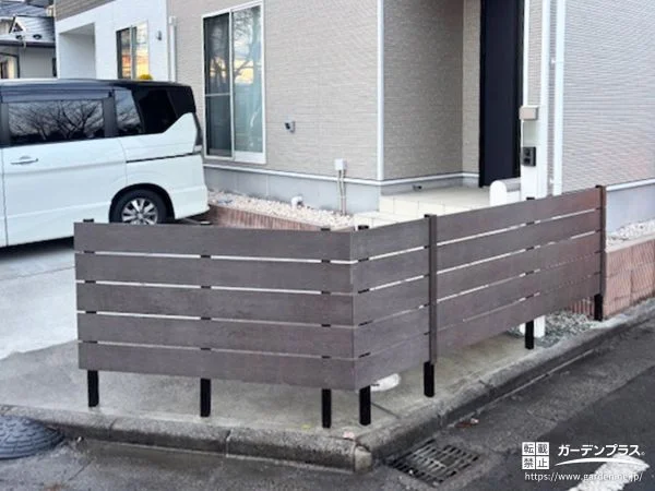 ナチュラルな木目がお住まいにマッチする目隠しフェンス工事