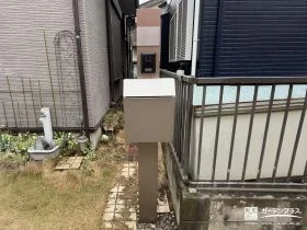 スリムな形状で日常の動線の邪魔にならない機能門柱設置工事