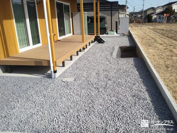 雨の日もぬかるみの発生を防止できる砂利敷きの快適なお庭工事