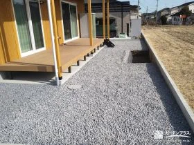 雨の日もぬかるみの発生を防止できる砂利敷きの快適なお庭工事