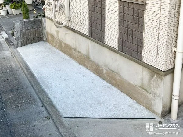 ブロックを撤去し土間コンクリートを打って整えた前庭工事