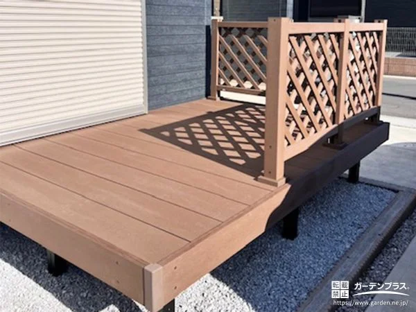 L字型にフェンスを取り付けた快適な人工木ウッドデッキ設置工事