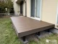 リビングとお庭をつなぐシンプルなウッドデッキの設置工事