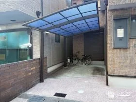 洗い出し仕上げのコンクリートの質感が楽しめる駐車スペース工事