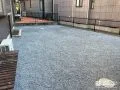 防草シートと化粧砂利の敷設でお手入れの手間を軽減した工事