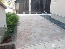 物置までつながる園路スロープを整備[施工後]