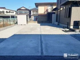縦横のスリットが駐車時の目印にもなる駐車スペース[施工後]