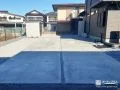 縦横のスリットが駐車時の目印にもなる駐車スペース