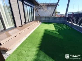 人工芝とウッドデッキで広がる庭時間[施工後]