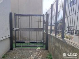 ワンちゃんの飛び出しを防止する門扉[施工後]