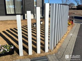 デザイン性の高い枕木と境界フェンスで敷地境界を整えた工事