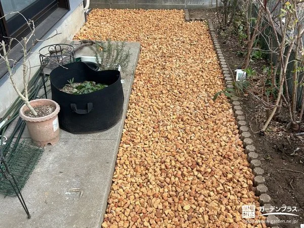 レンガチップでナチュラルにお庭の雑草対策をしたリフォーム工事