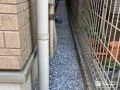 砂利敷きで整えた犬走り