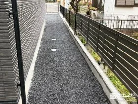 犬走りは雑草対策ですっきり管理[施工後]