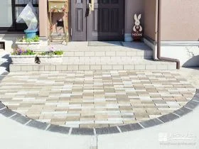 アーチデザインのインターロッキングアプローチ[施工後]