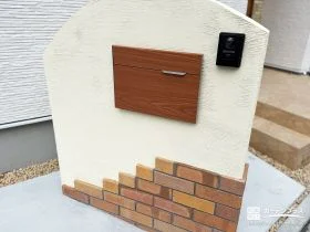 レンガアクセントを効かせた門柱デザイン[施工後]