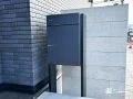 門柱裏にすっきり収めた宅配ボックス