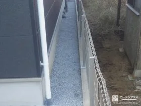 圧迫感を与えないデザインの境界フェンス[施工後]