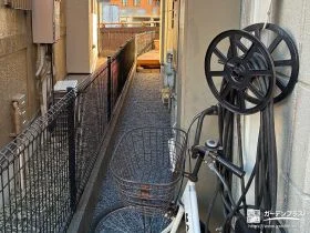 雑草対策を施した犬走り[施工後]