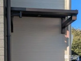 外壁に取り付けたバルコニー屋根[施工後]