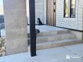 動線を考えた2方向のポーチ階段