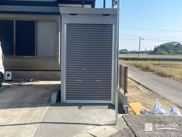 No.28624 バイク保管庫とコンクリートスロープを設けた外構リフォーム工事[施工後]