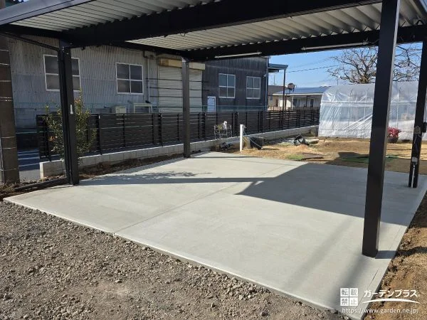 広々とした駐車スペースを土間コンクリートで平らに整えた工事