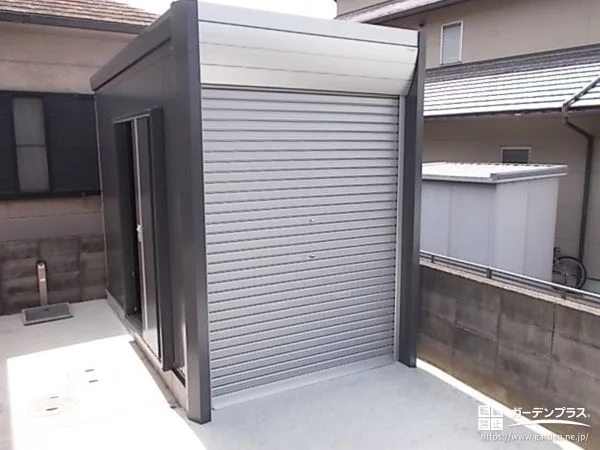 シャッター付きの安心ガレージと周辺へのコンクリート打設工事