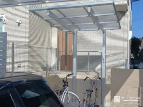 軽やかなデザインのサイクルポート[施工後]