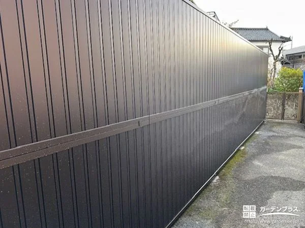 敷地境界をしっかり守る高尺タイプの目隠しフェンス設置工事