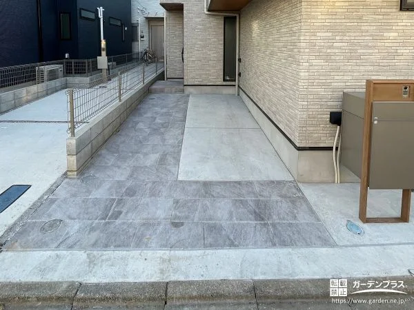 タイルとコンクリートを組み合わせた広々玄関アプローチ工事