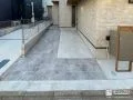 タイルとコンクリートを組み合わせた広々玄関アプローチ工事