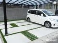 人工芝スリットがアクセントの駐車スペース