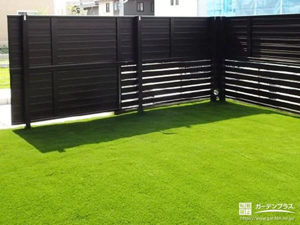 人工芝と目隠しフェンスの活用でのびのび快適に過ごせるお庭工事