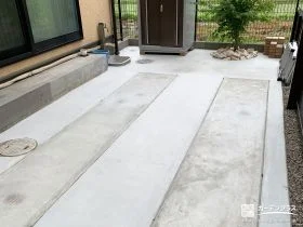 お庭の一画を駐車スペースへ整えた土間コンクリート打設工事