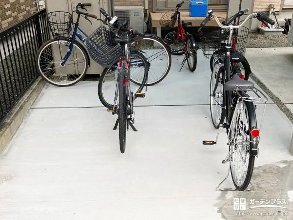 砂利敷きだった駐輪スペースにしっかりコンクリートを打った工事