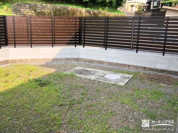 お庭の敷地境界を美しく整えるシンプルな目隠しフェンス設置工事