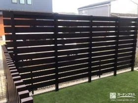 圧迫感を与えずに視線をカットする目隠しフェンス[施工後]